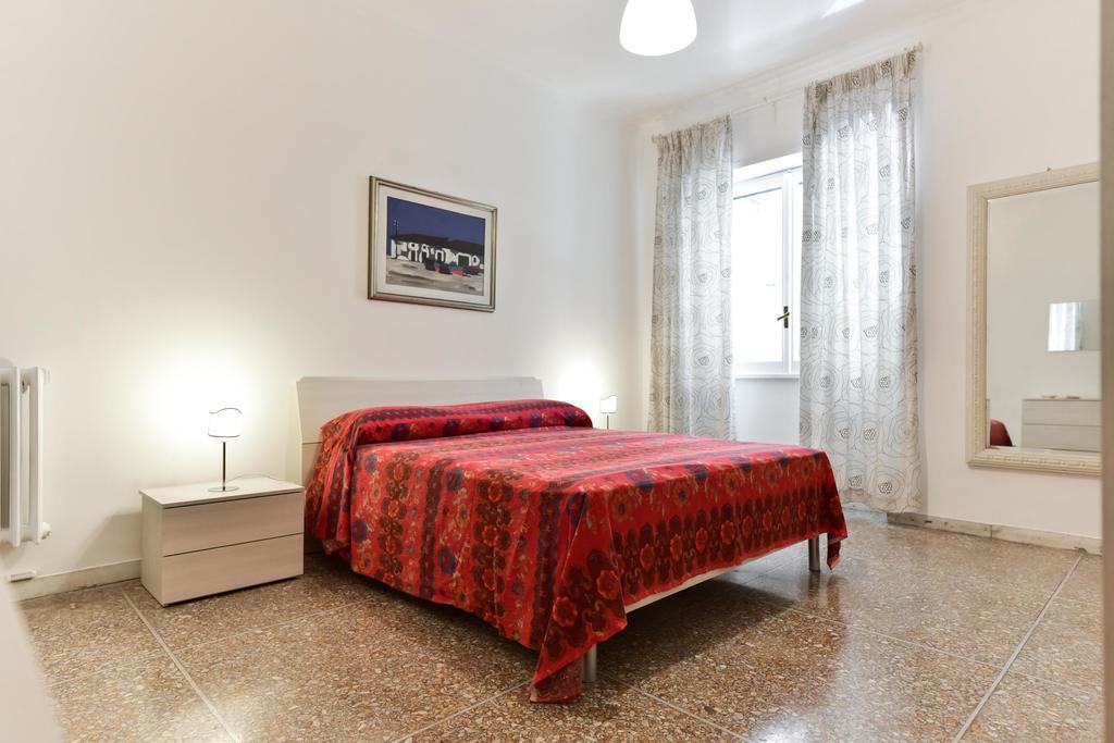 Red & White Vatican Apartment Рим Экстерьер фото
