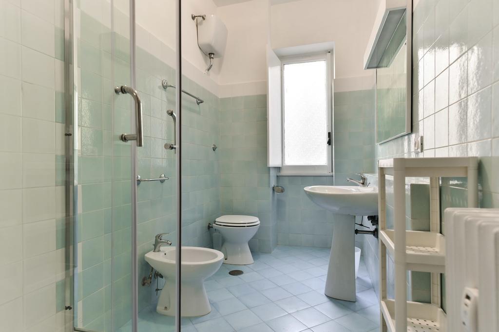 Red & White Vatican Apartment Рим Экстерьер фото