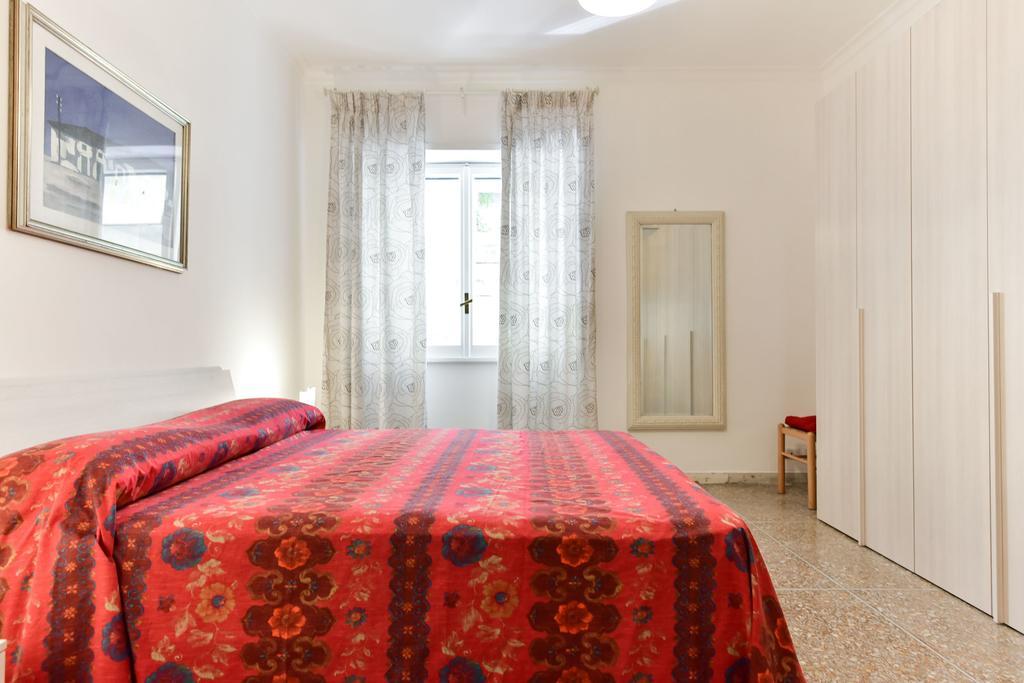 Red & White Vatican Apartment Рим Экстерьер фото