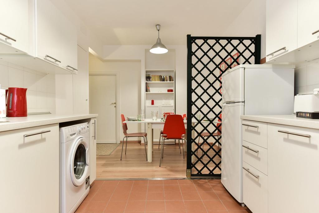 Red & White Vatican Apartment Рим Экстерьер фото