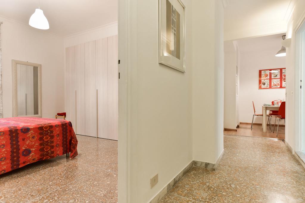 Red & White Vatican Apartment Рим Экстерьер фото