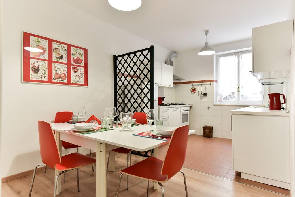 Red & White Vatican Apartment Рим Экстерьер фото