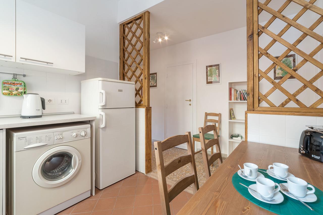 Red & White Vatican Apartment Рим Экстерьер фото