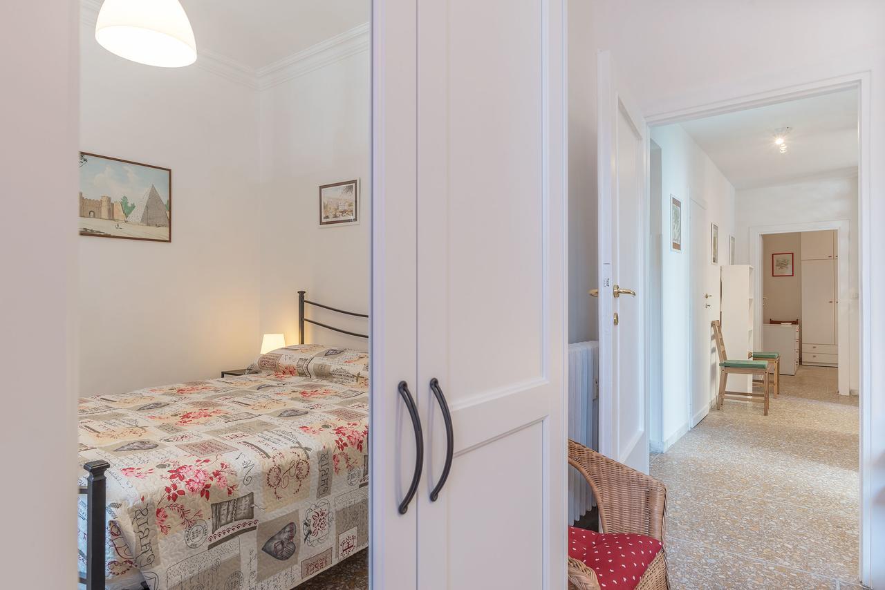Red & White Vatican Apartment Рим Экстерьер фото