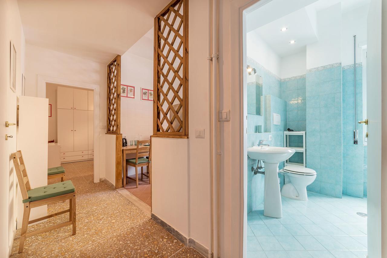 Red & White Vatican Apartment Рим Экстерьер фото