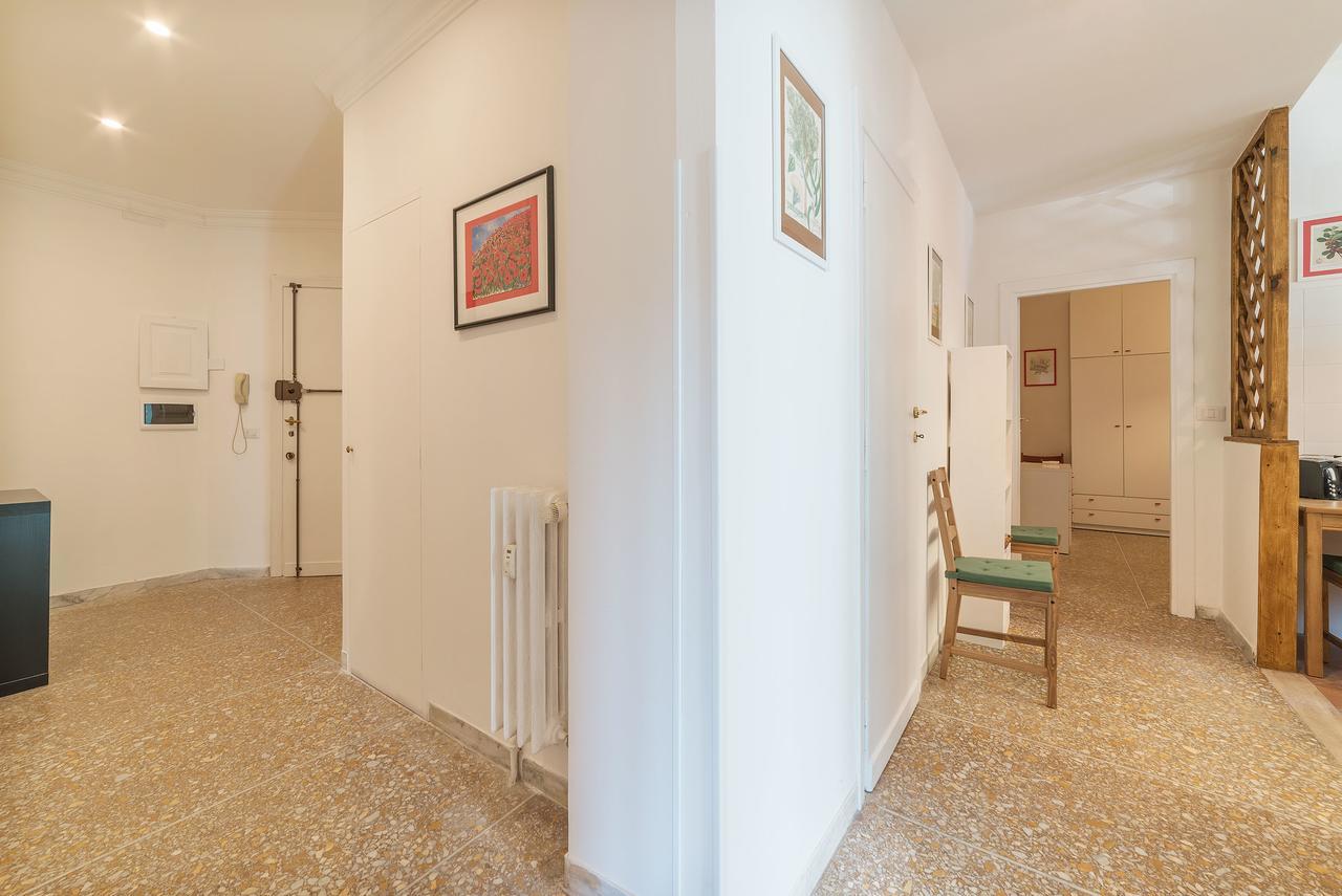 Red & White Vatican Apartment Рим Экстерьер фото