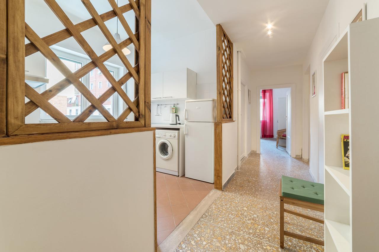 Red & White Vatican Apartment Рим Экстерьер фото