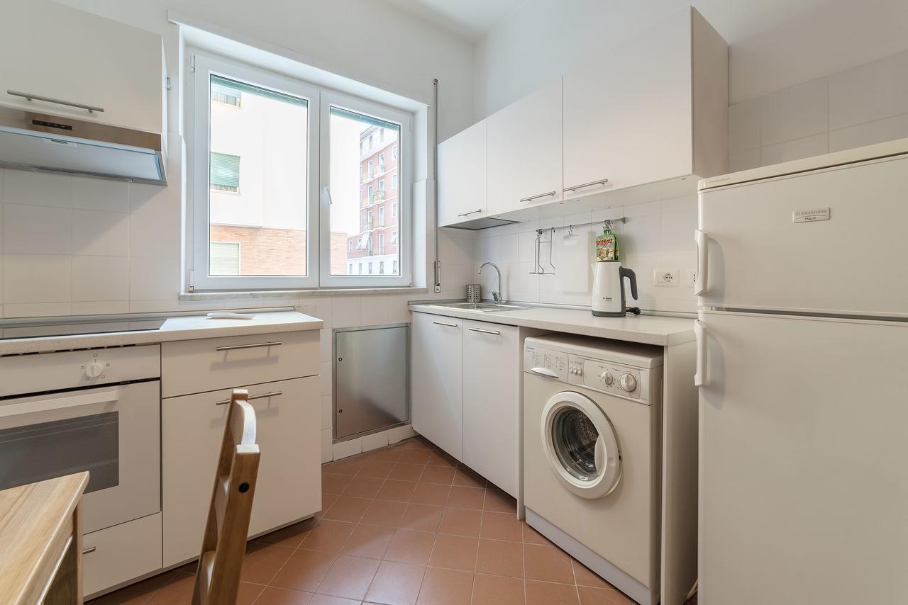 Red & White Vatican Apartment Рим Экстерьер фото